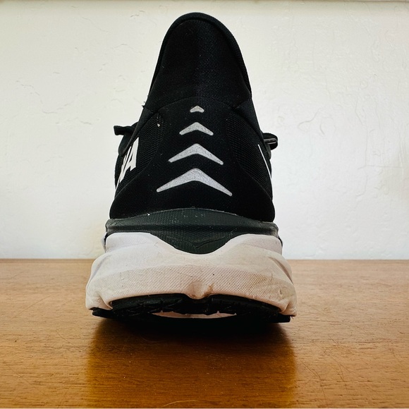 HOKA One Clifton 8 Women’s 9.5B Black White Mesh Shoes Sneakers Worn a Few Times - Picture 9 of 9